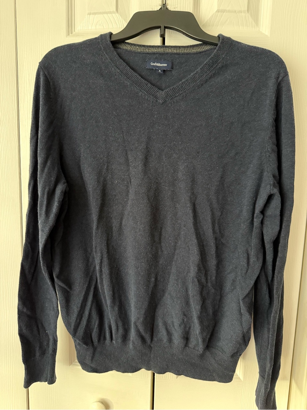 Croft & Barrow Men’s V-Neck Lightweight Sweater in Navy